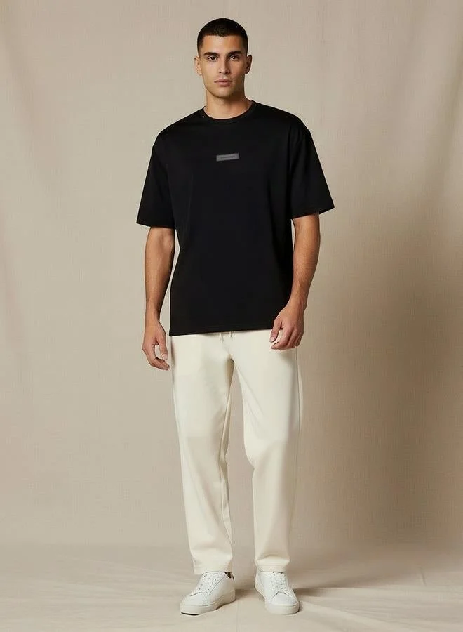 كابا تيشيرت رجالي كابا بقصة عادية ورقبة دائرية وأكمام قصيرة بتطبيق شعار